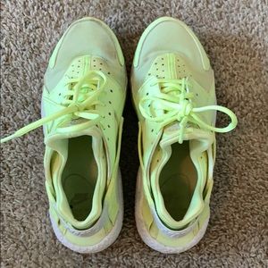 Nike Air Huarache Size 9